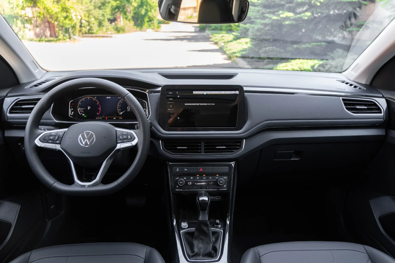 Volkswagen Tharu XR — фотография 10